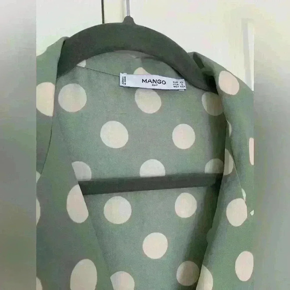 MANGO  POLKA DOT GREEN BUTTON DOWN BLOUSE SMALL (2) - Picture 4 of 7